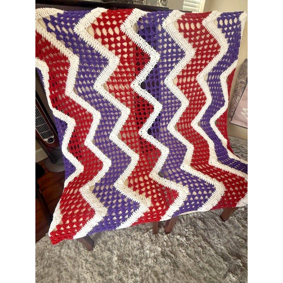 Vintage "HANDMADE CROCHET CHEVRON AFGHAN THROW" Red/White/Purple - Picture 6 of 9